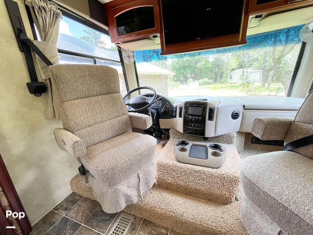 2011 Thor Motor Coach Hurricane 32D in navarre FL