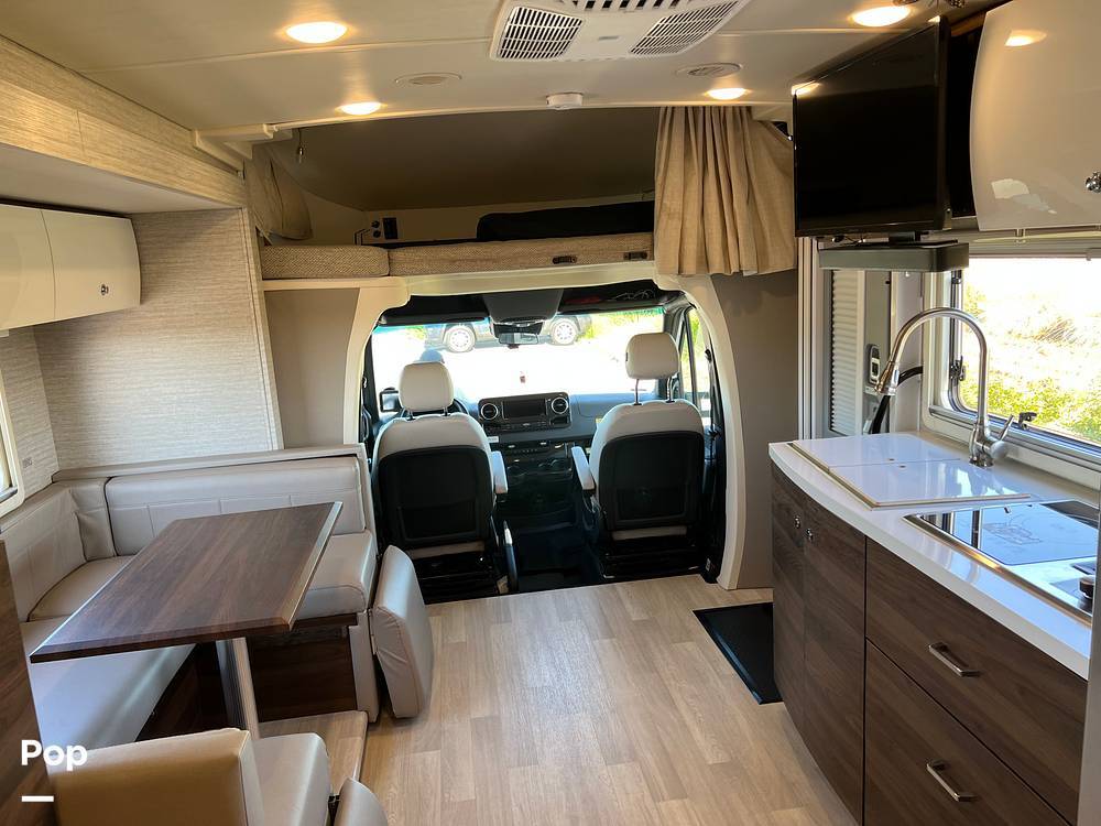 2023 Winnebago Navion 24J in rio linda CA