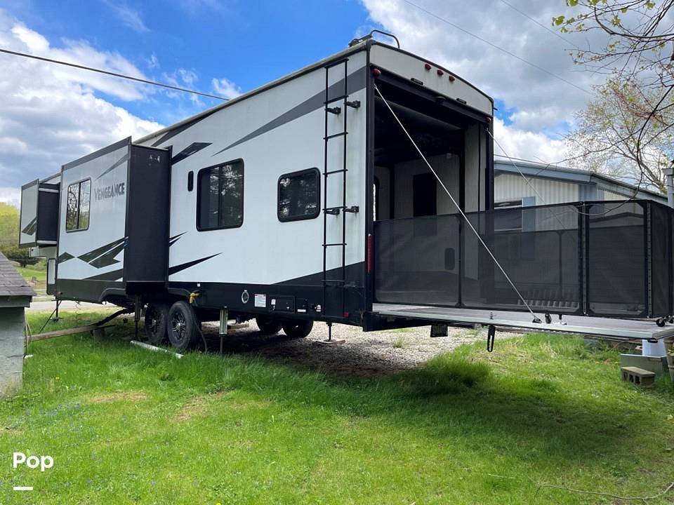2019 Forest River Vengeance 345A13 in blue rock OH