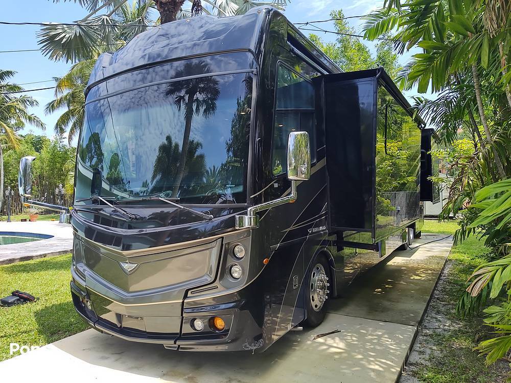 2019 Fleetwood Discovery LXE 44H in fort lauderdale FL