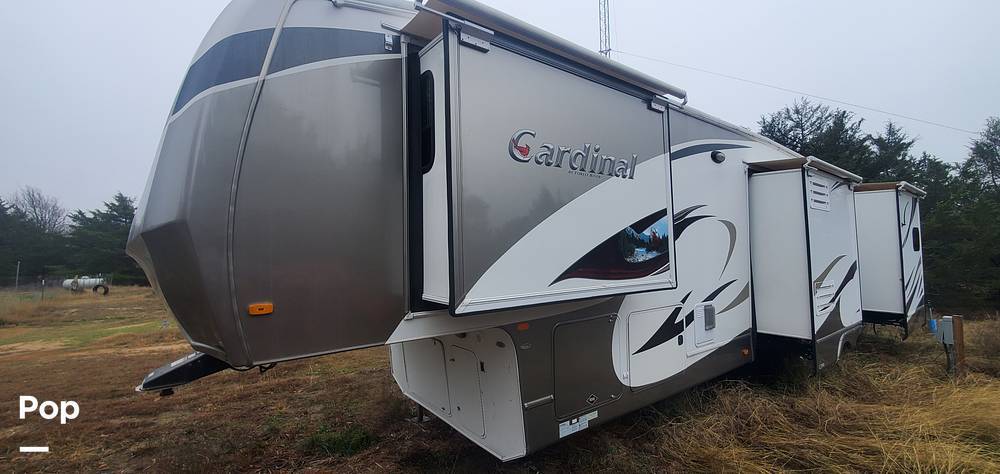 2011 Forest River Cardinal 3450RL in whitesboro TX