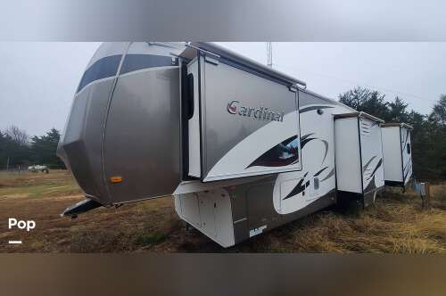 2011 Forest River Cardinal 3450RL in whitesboro TX