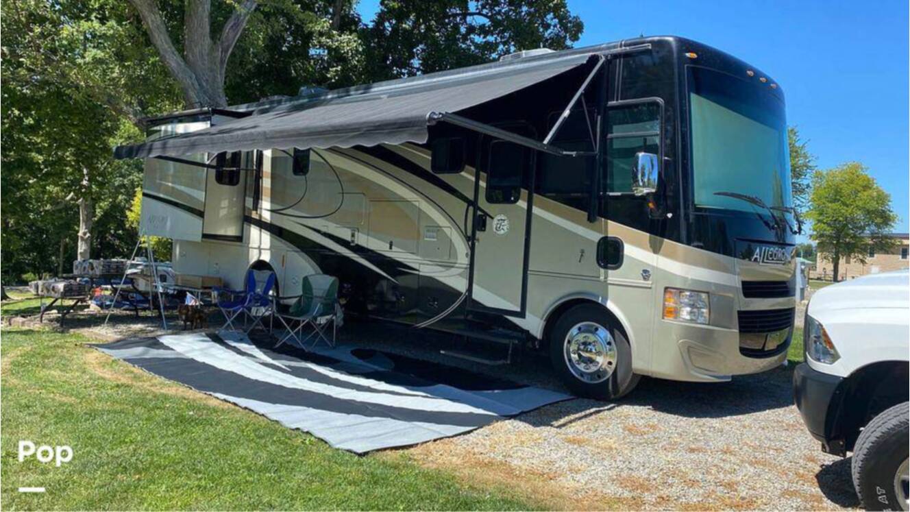 A photo of this 2015 Tiffin Allegro 32SA