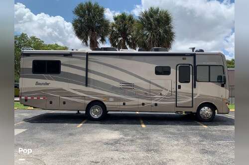 2015 Fleetwood Bounder 33 C in dania beach FL