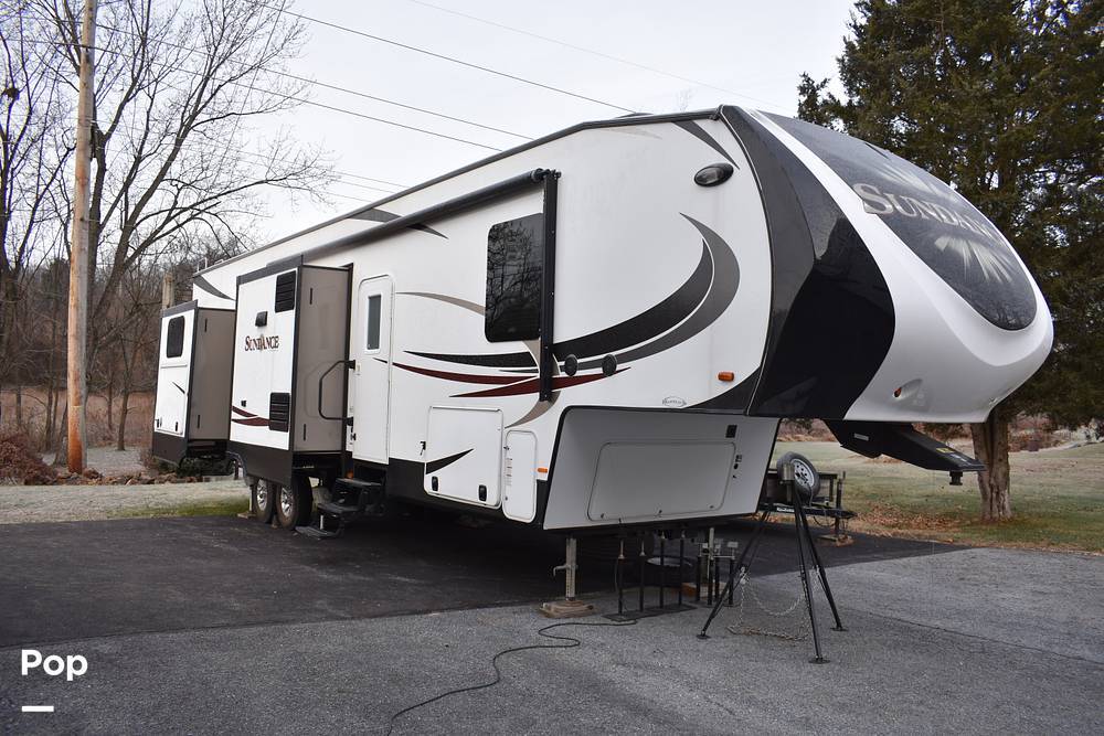 2017 Heartland Sundance 3700RLB in boyertown PA
