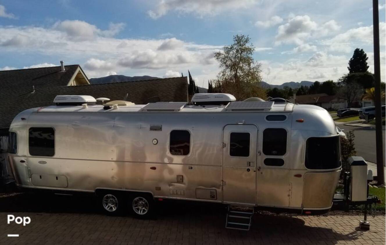 A photo of this 2016 Airstream Classic 30 Twin