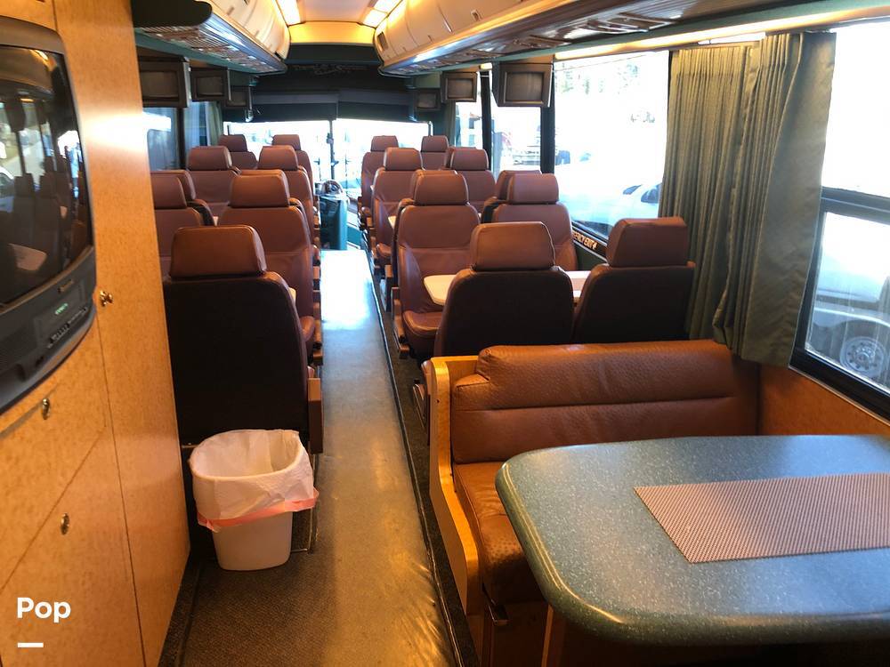 2000 CUSTOM CONVERSION 4500 MCI 102 in pike road AL