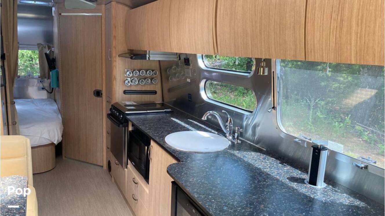A photo of this 2019 Airstream Flying Cloud 30FB Bunk