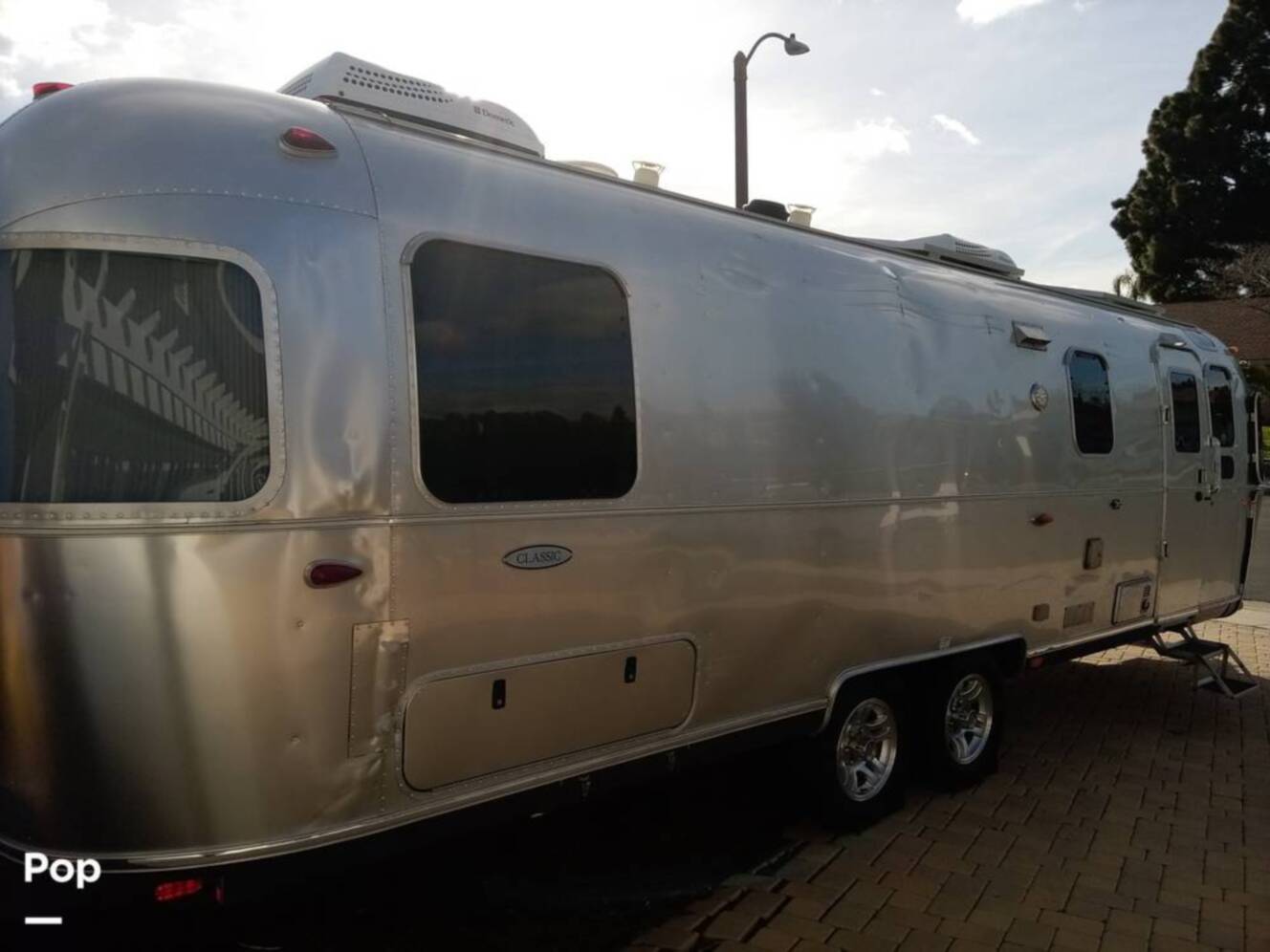 A photo of this 2016 Airstream Classic 30 Twin
