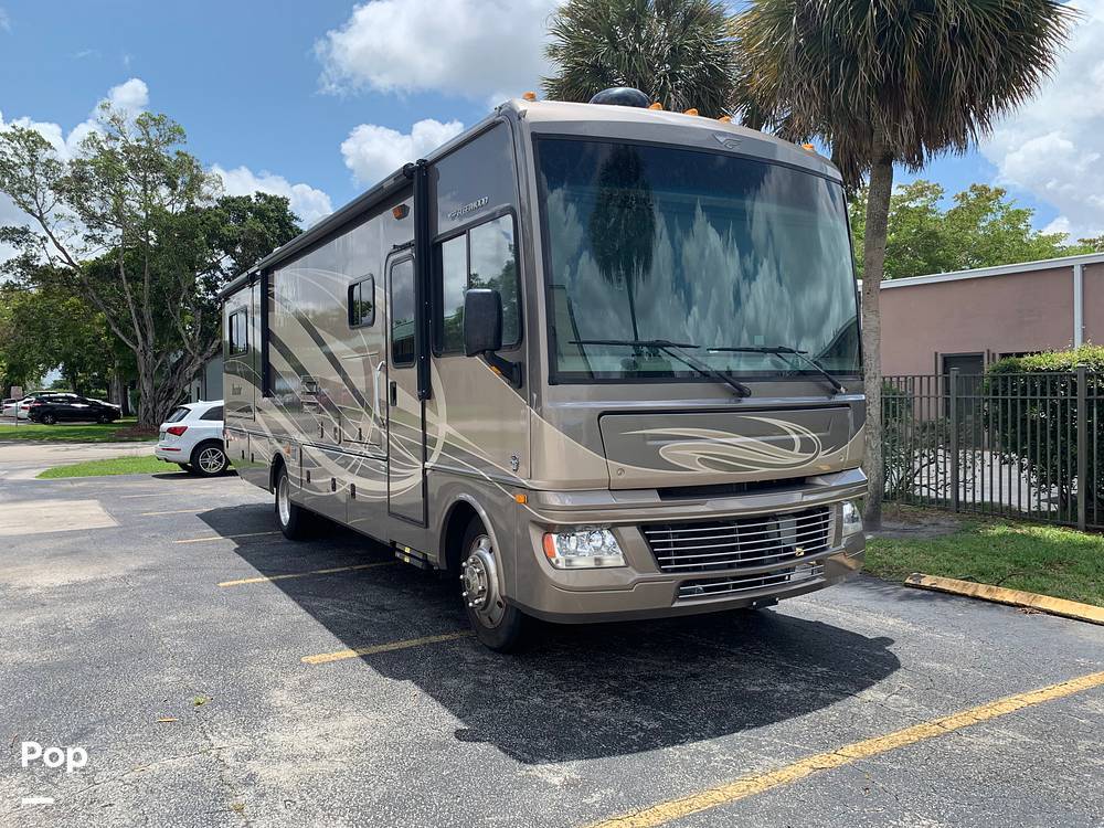 2015 Fleetwood Bounder 33 C in dania beach FL