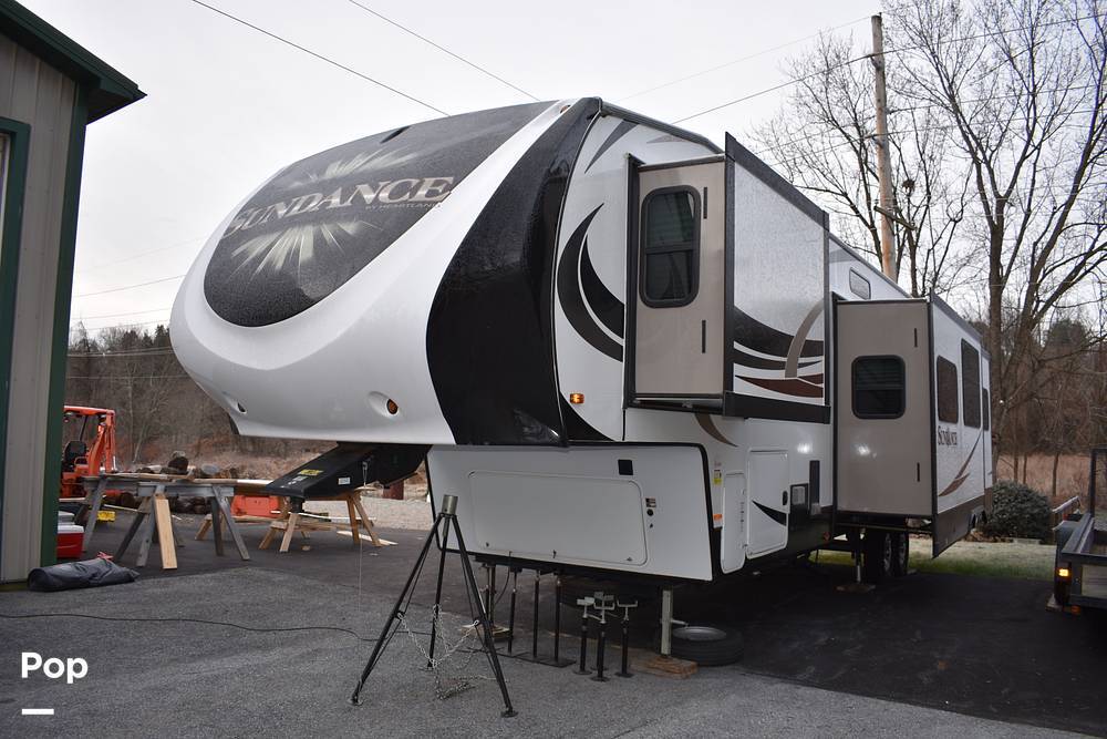 2017 Heartland Sundance 3700RLB in boyertown PA