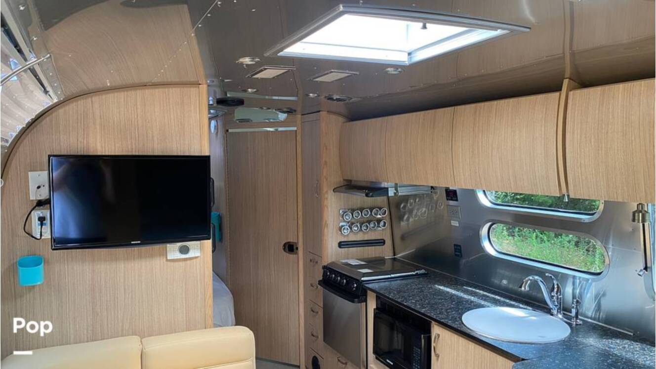 A photo of this 2019 Airstream Flying Cloud 30FB Bunk