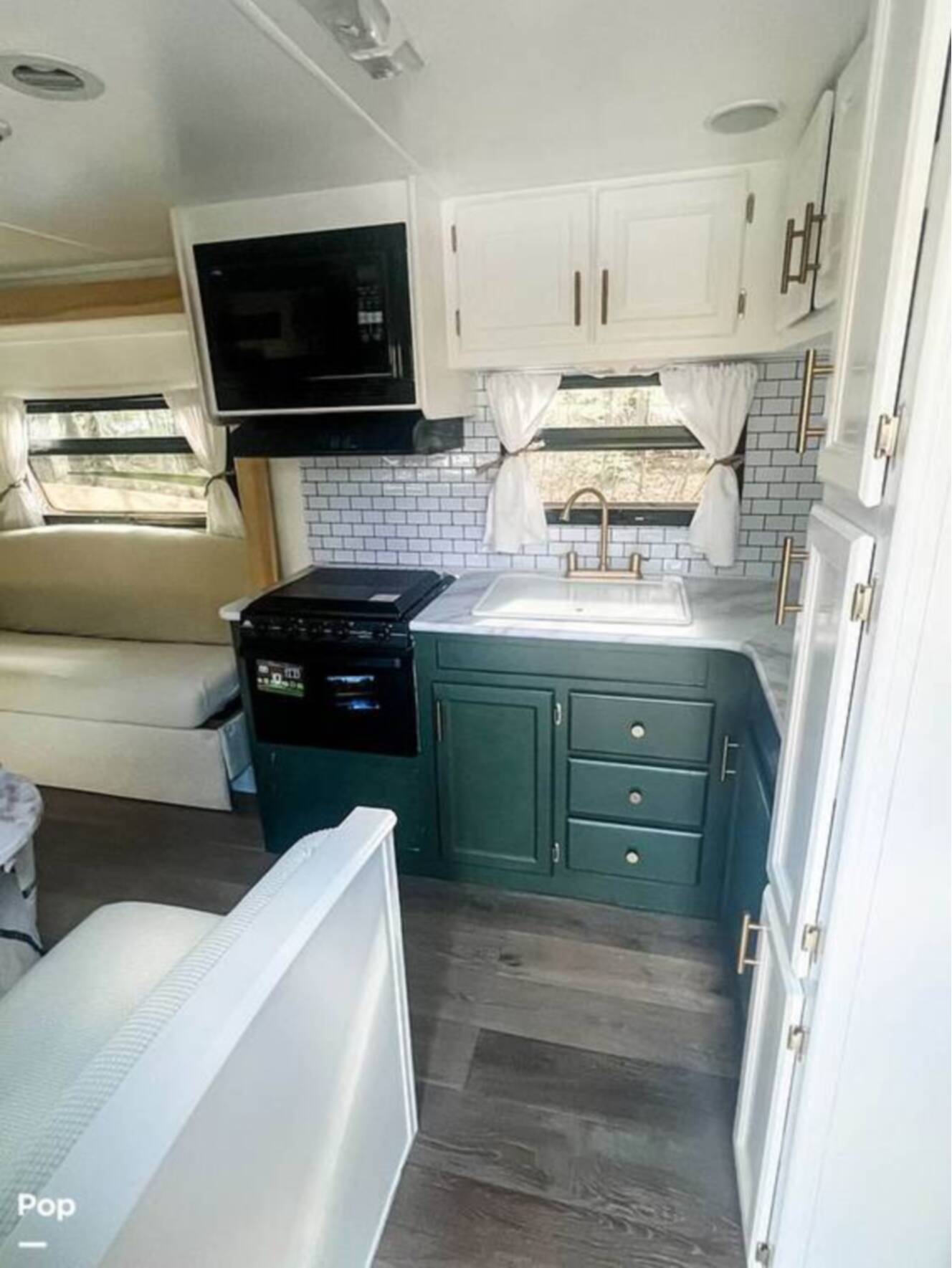 A photo of this 2011 Evergreen Ever-Lite 32MKS