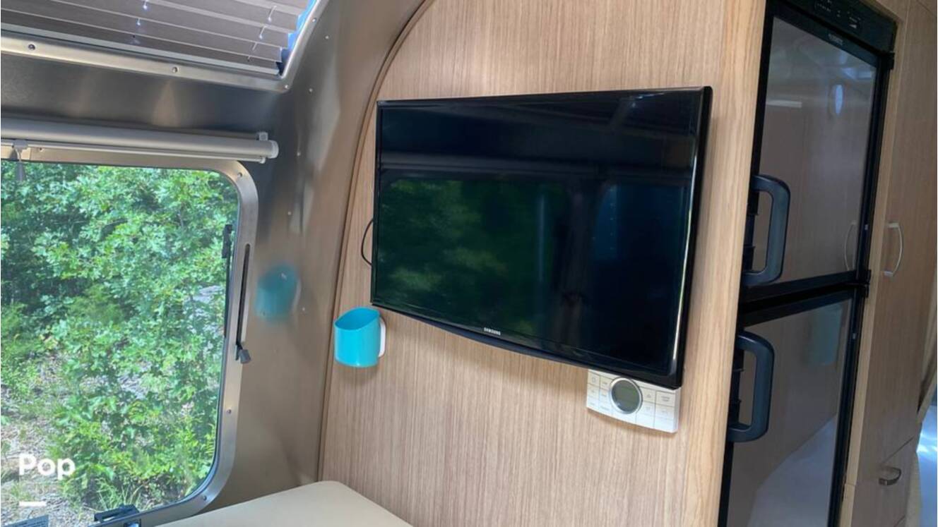 A photo of this 2019 Airstream Flying Cloud 30FB Bunk