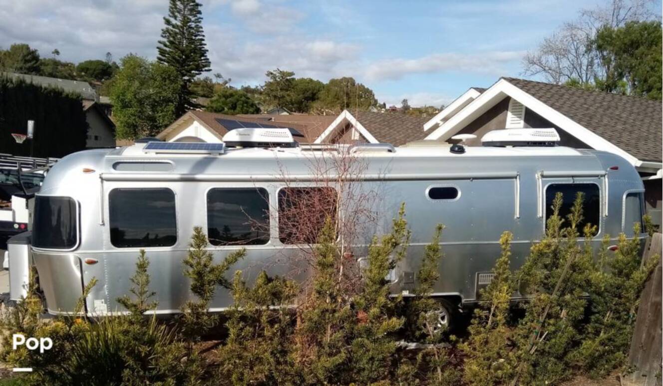 A photo of this 2016 Airstream Classic 30 Twin