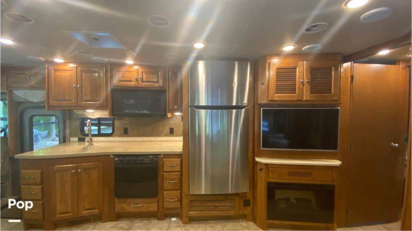 A photo of this 2015 Tiffin Allegro 32SA