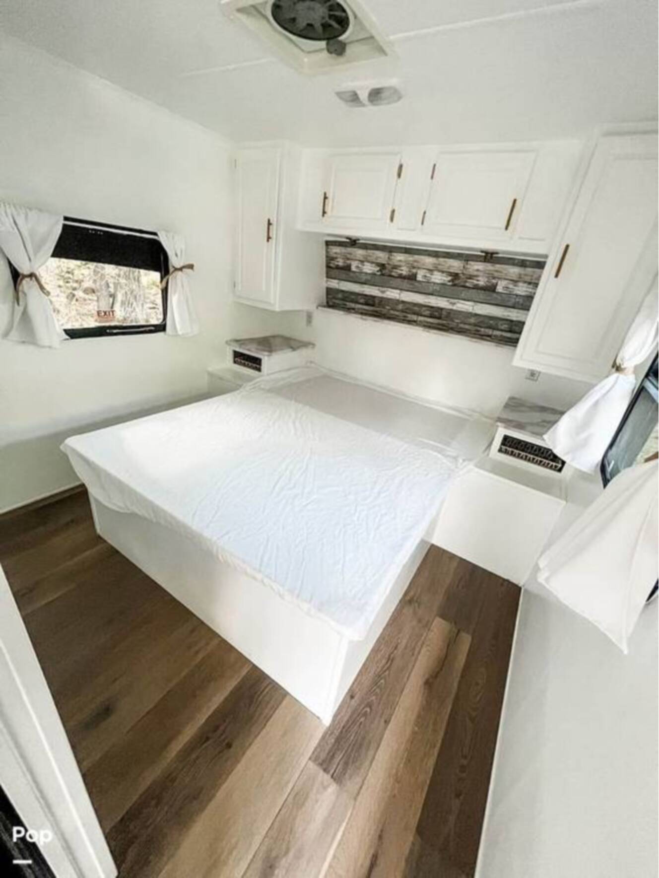 A photo of this 2011 Evergreen Ever-Lite 32MKS