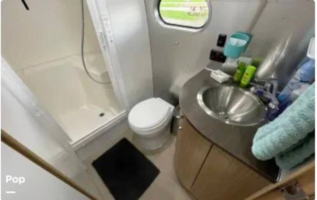 A photo of this 2019 Airstream Flying Cloud 30FB Bunk