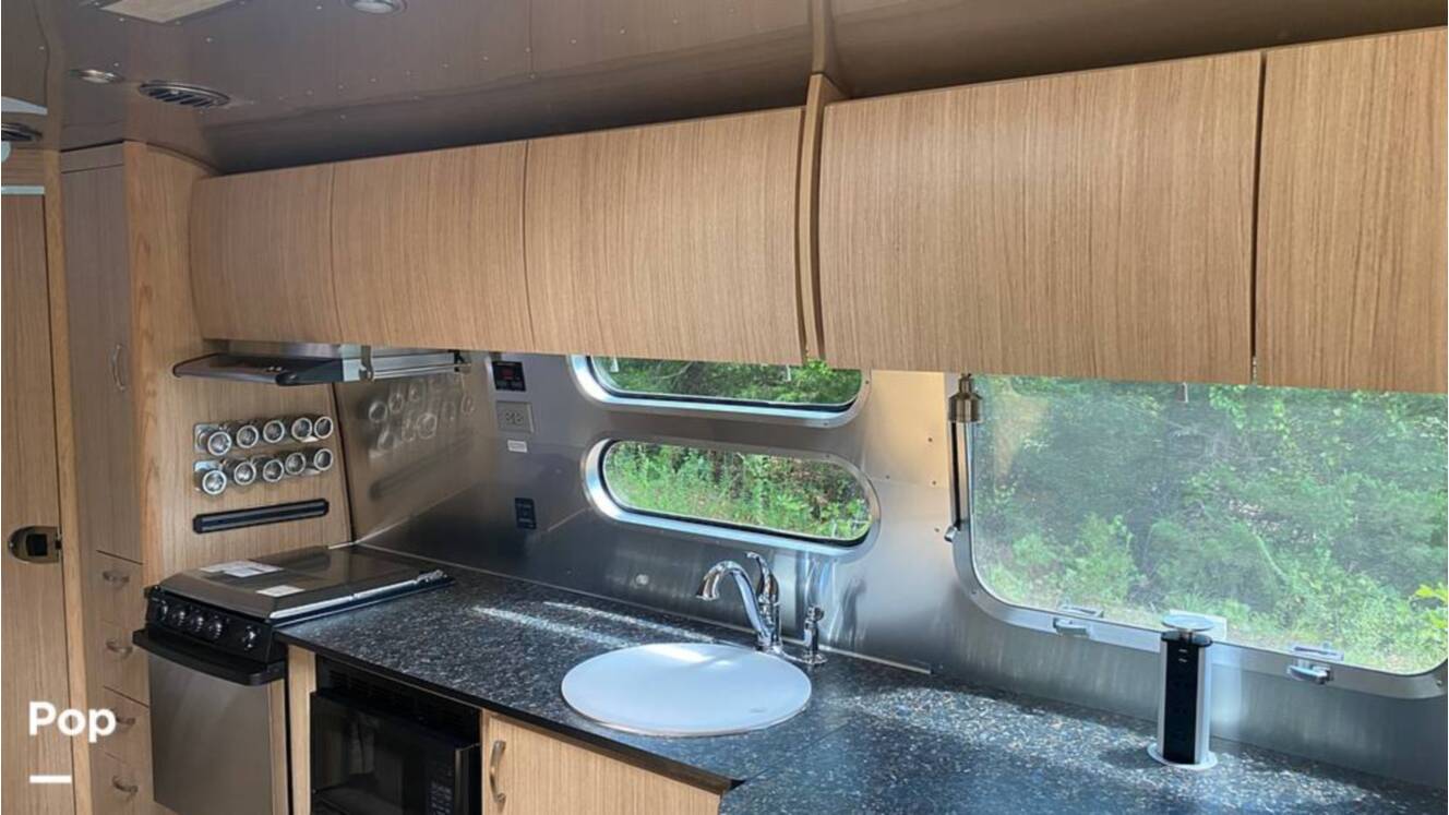 A photo of this 2019 Airstream Flying Cloud 30FB Bunk