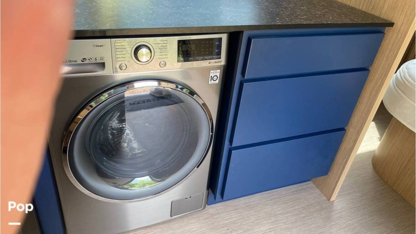 A photo of this 2019 Airstream Flying Cloud 30FB Bunk