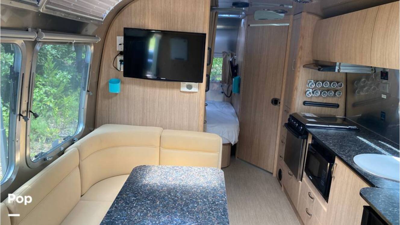 A photo of this 2019 Airstream Flying Cloud 30FB Bunk