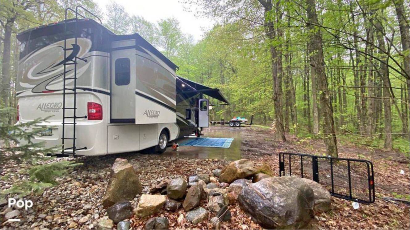 A photo of this 2015 Tiffin Allegro 32SA