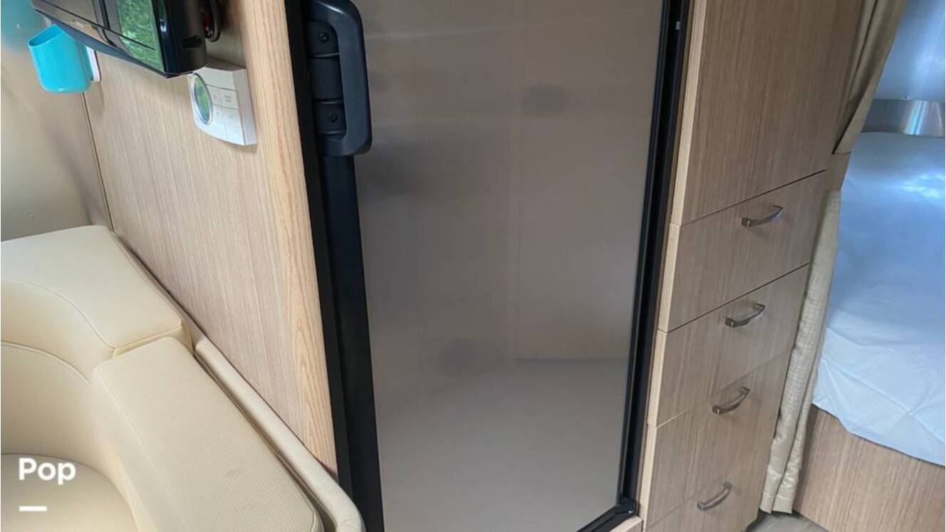 A photo of this 2019 Airstream Flying Cloud 30FB Bunk