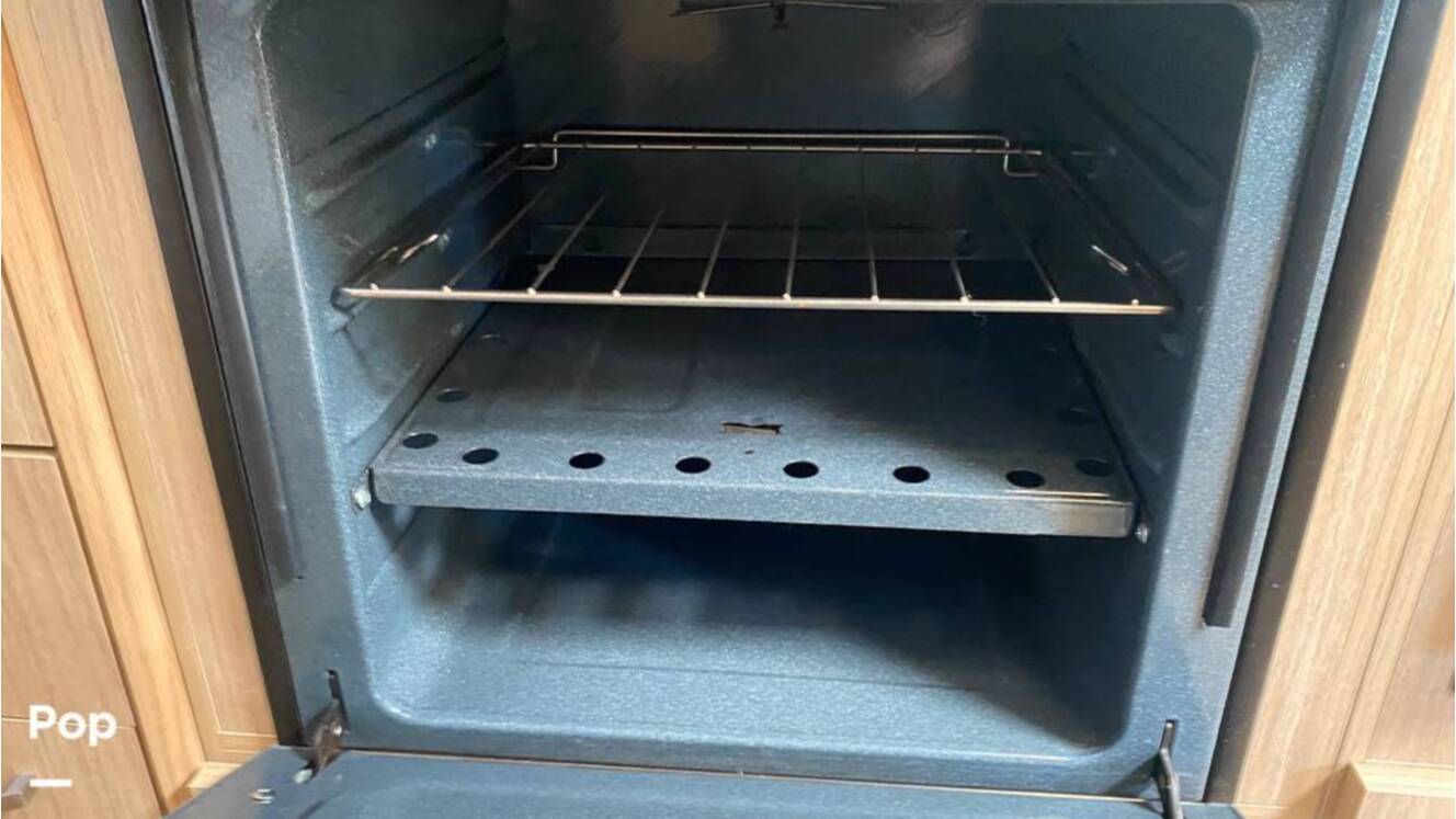 A photo of this 2019 Airstream Flying Cloud 30FB Bunk