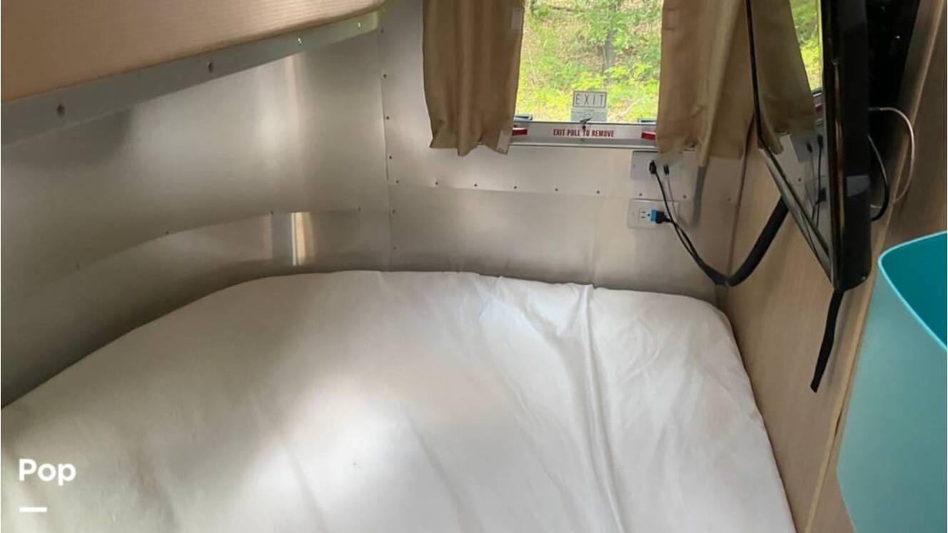 A photo of this 2019 Airstream Flying Cloud 30FB Bunk
