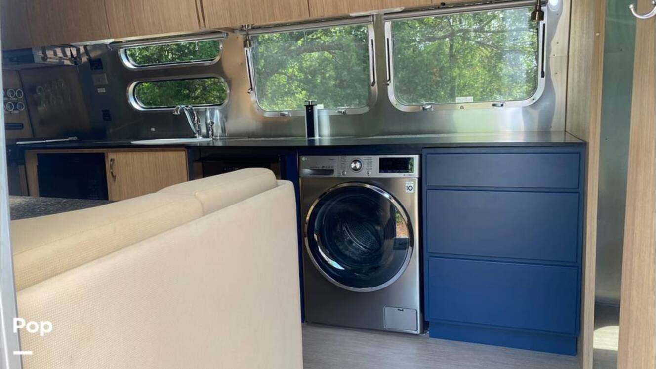 A photo of this 2019 Airstream Flying Cloud 30FB Bunk