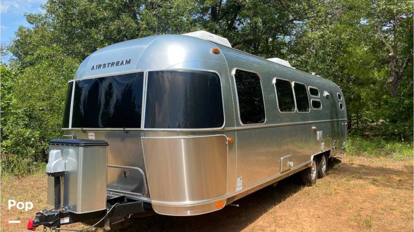 A photo of this 2019 Airstream Flying Cloud 30FB Bunk