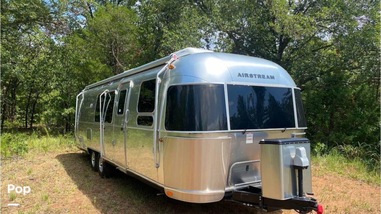 A photo of this 2019 Airstream Flying Cloud 30FB Bunk