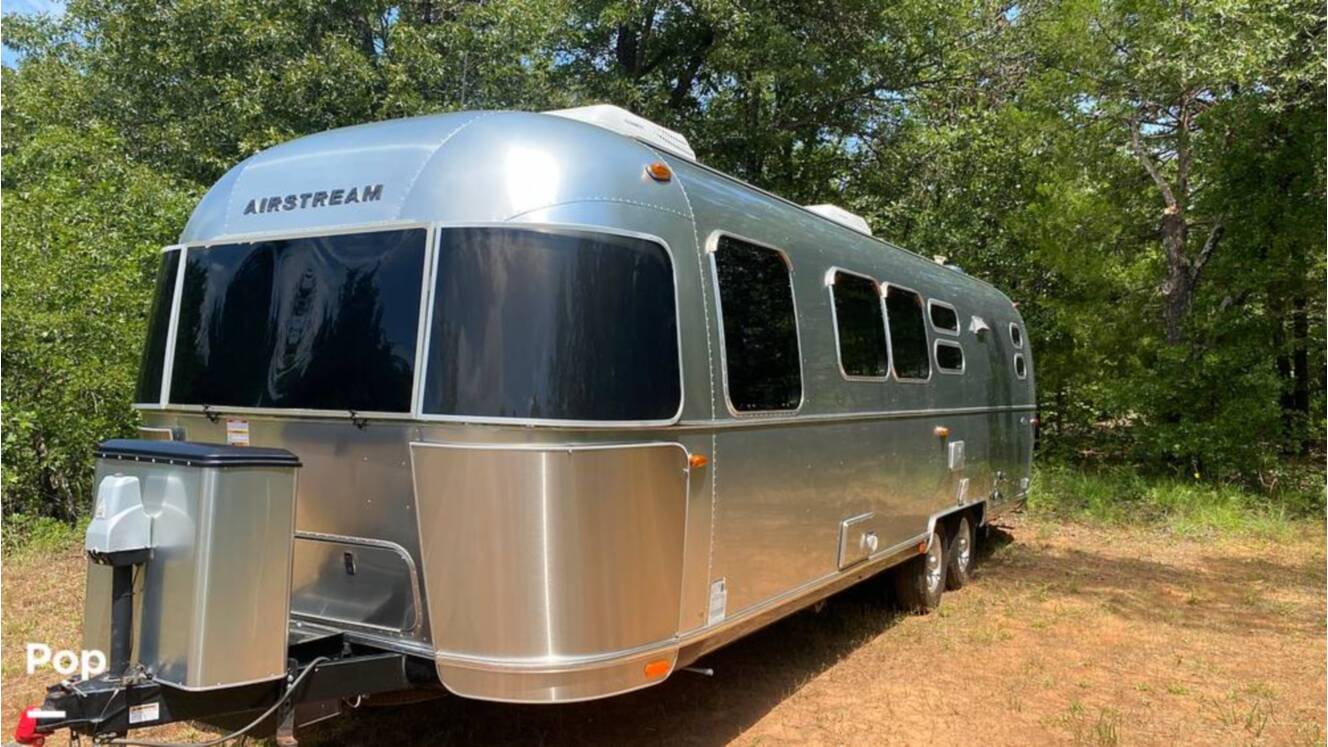 A photo of this 2019 Airstream Flying Cloud 30FB Bunk