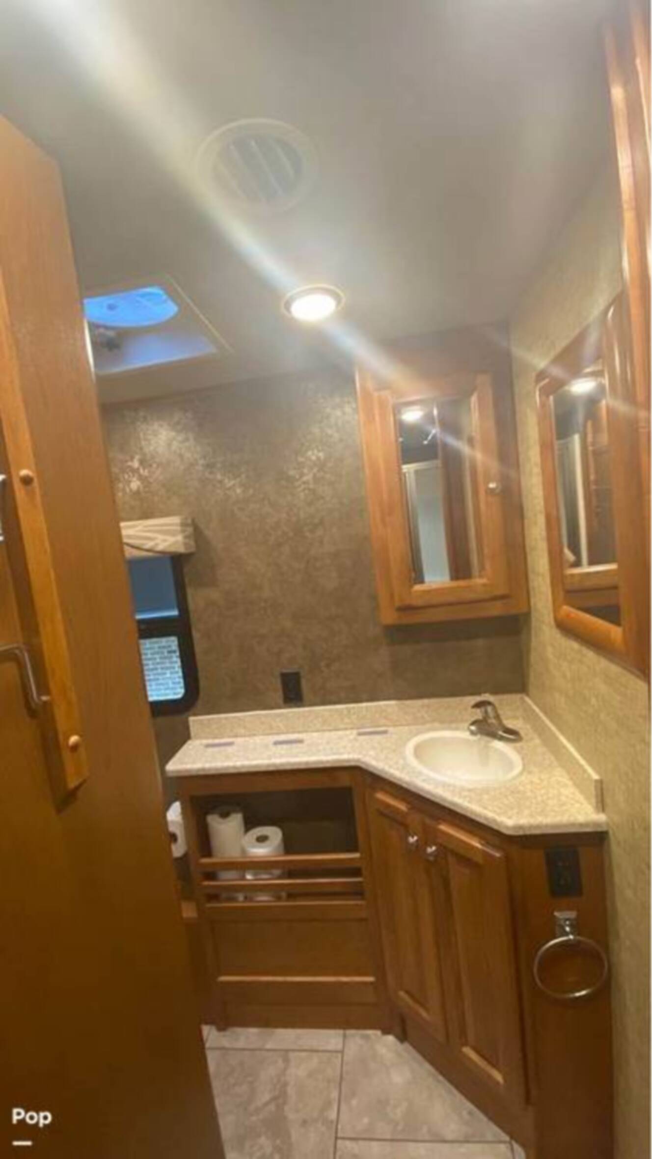 A photo of this 2015 Tiffin Allegro 32SA