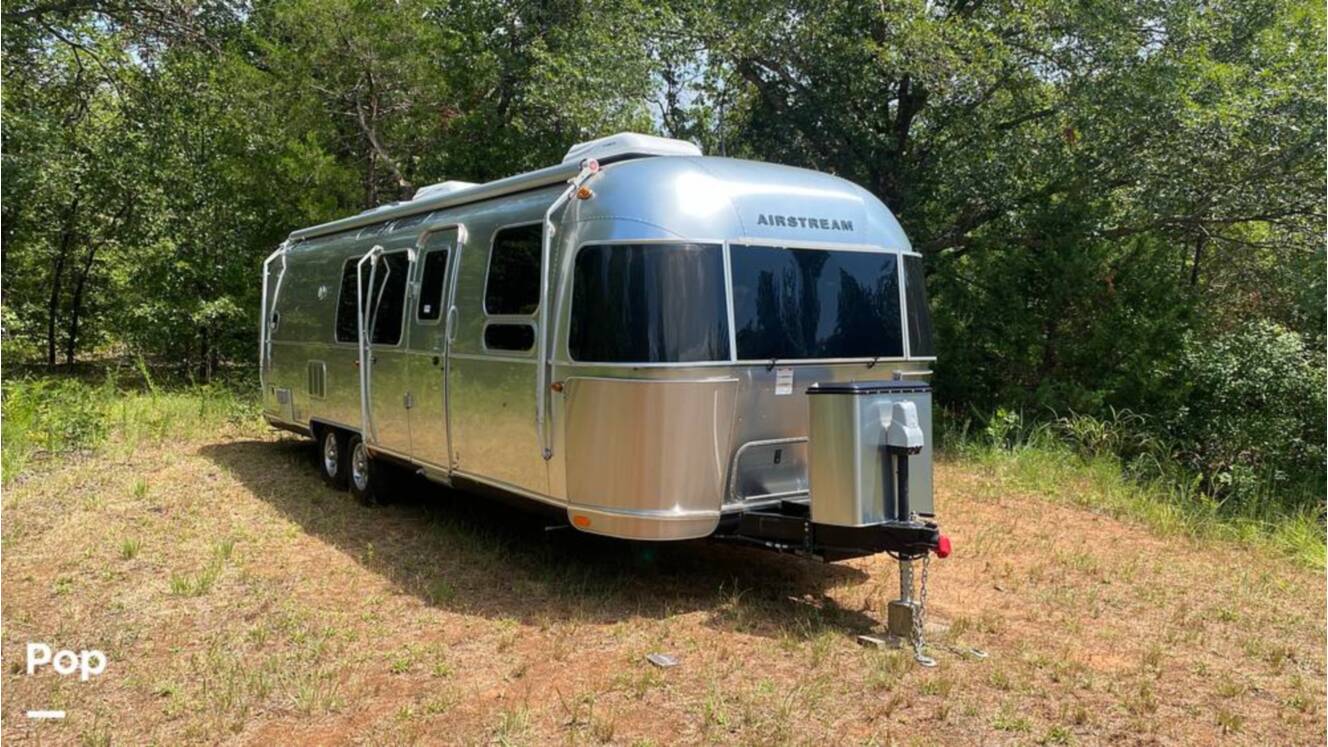 A photo of this 2019 Airstream Flying Cloud 30FB Bunk