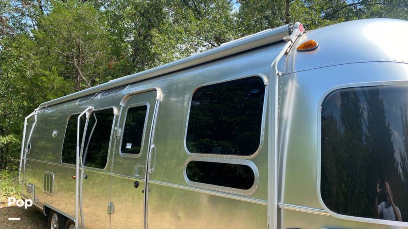 A photo of this 2019 Airstream Flying Cloud 30FB Bunk