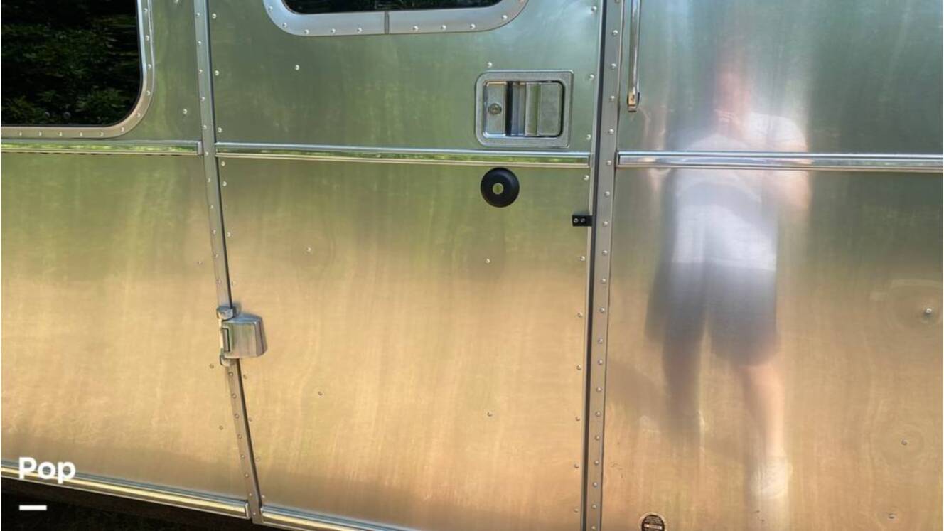 A photo of this 2019 Airstream Flying Cloud 30FB Bunk
