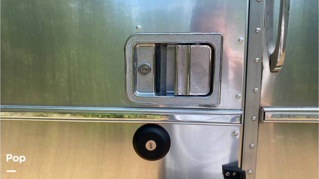 A photo of this 2019 Airstream Flying Cloud 30FB Bunk