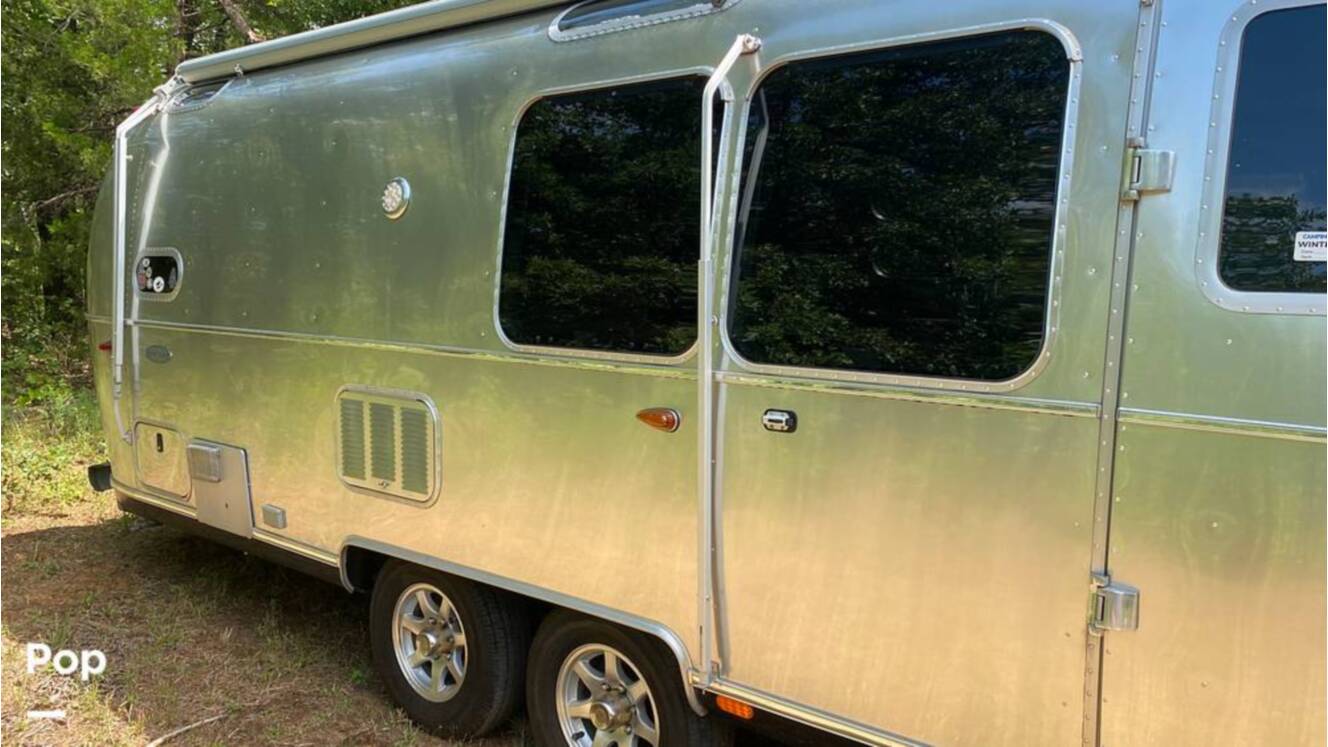 A photo of this 2019 Airstream Flying Cloud 30FB Bunk