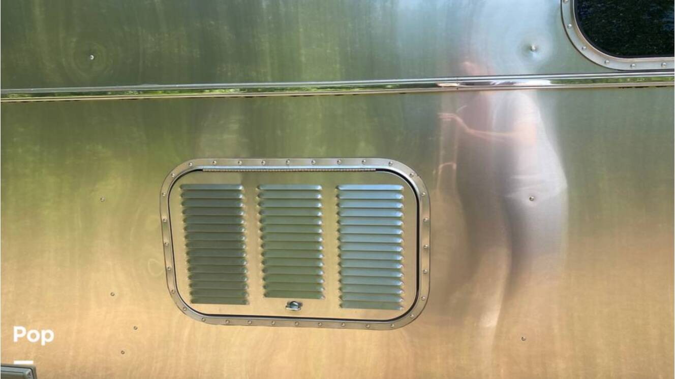 A photo of this 2019 Airstream Flying Cloud 30FB Bunk