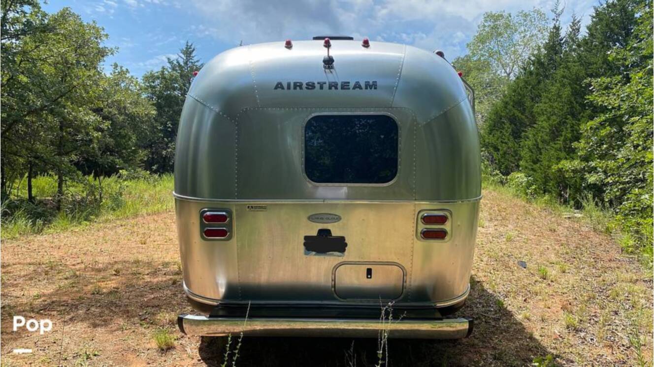 A photo of this 2019 Airstream Flying Cloud 30FB Bunk