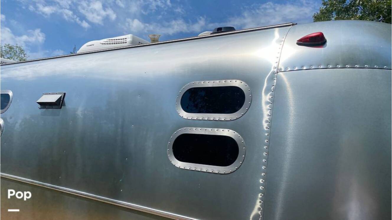 A photo of this 2019 Airstream Flying Cloud 30FB Bunk