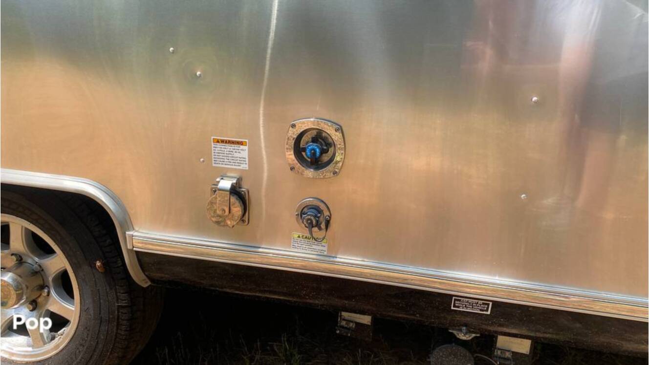 A photo of this 2019 Airstream Flying Cloud 30FB Bunk
