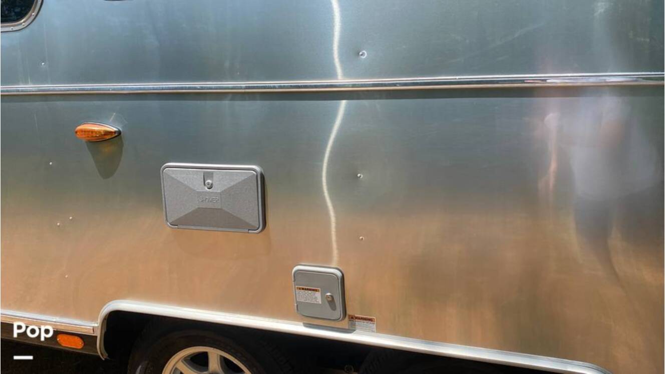 A photo of this 2019 Airstream Flying Cloud 30FB Bunk