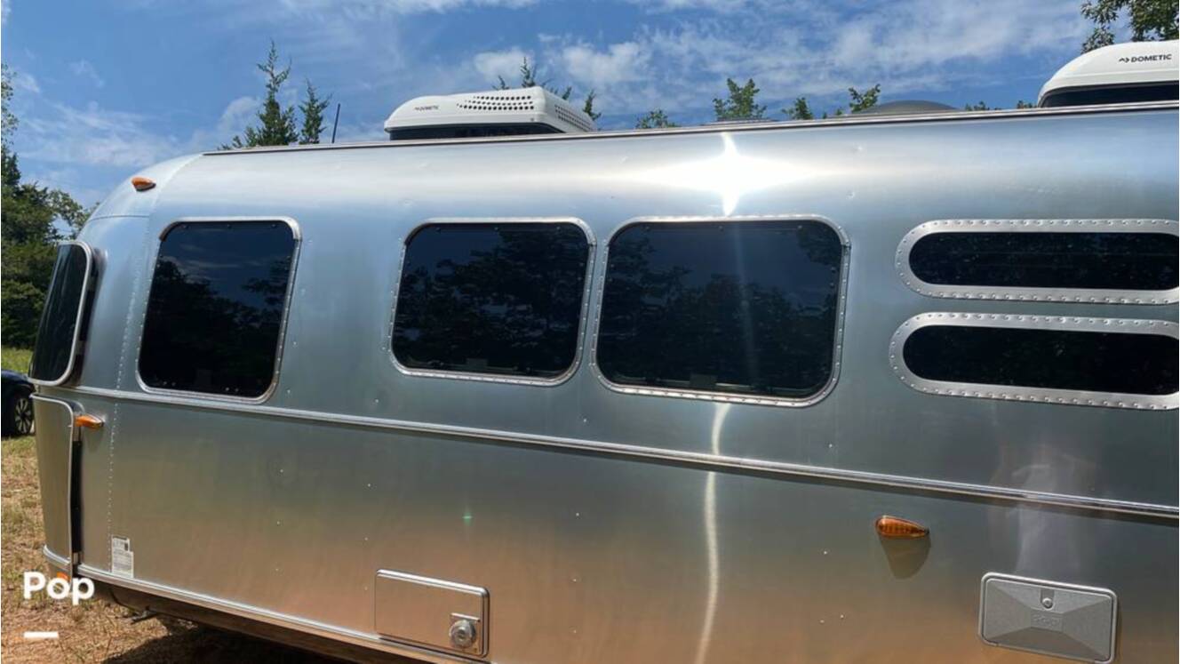 A photo of this 2019 Airstream Flying Cloud 30FB Bunk