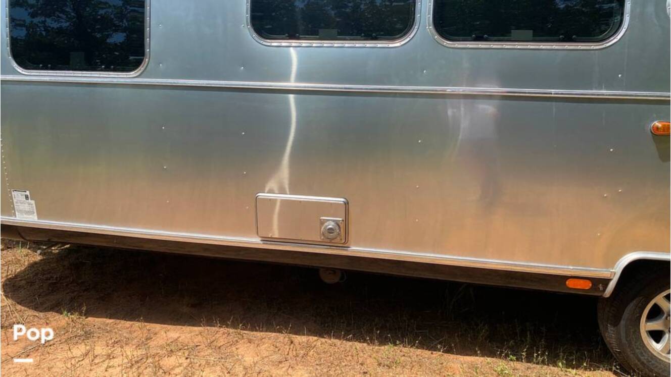 A photo of this 2019 Airstream Flying Cloud 30FB Bunk