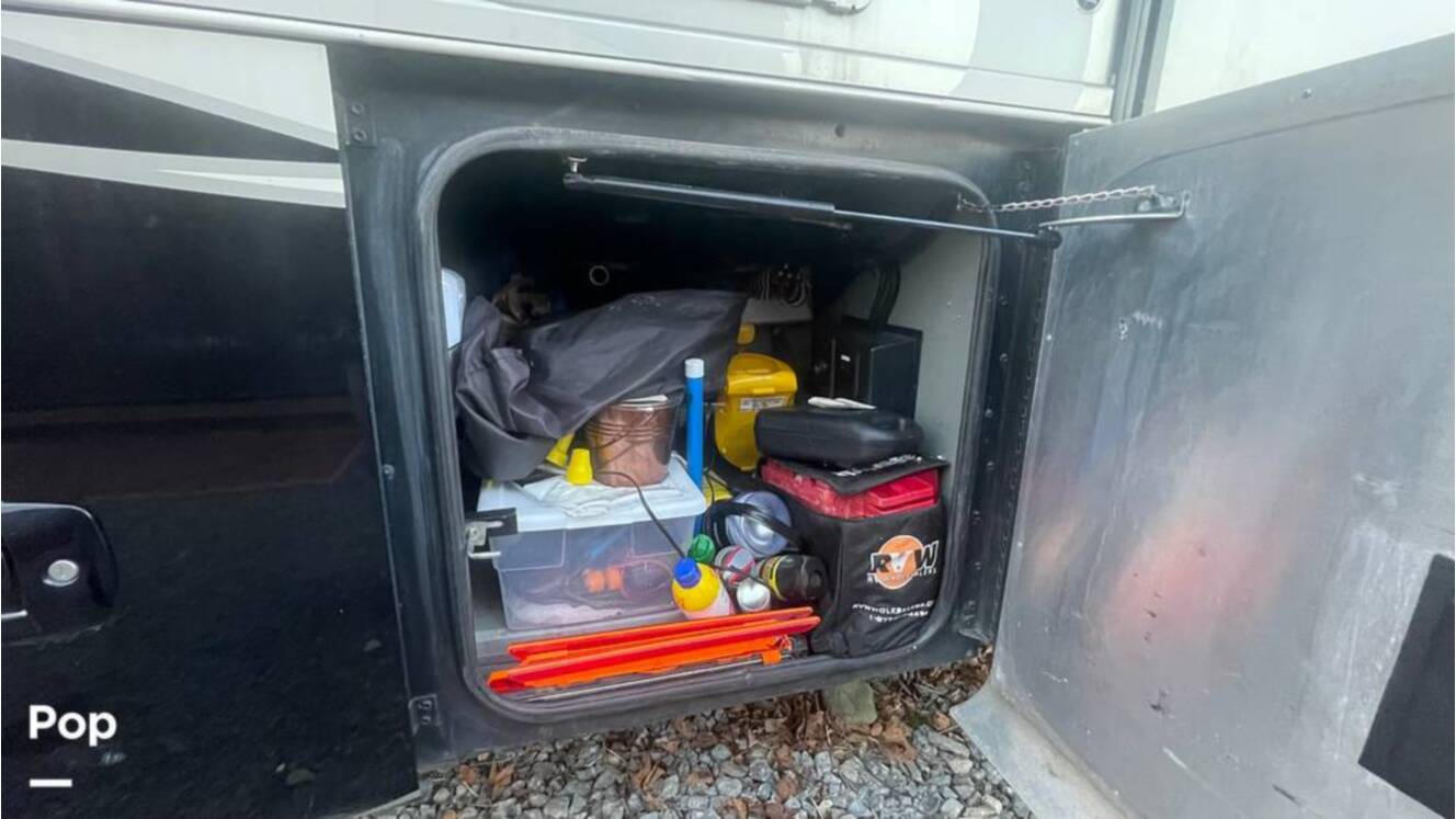 A photo of this 2015 Tiffin Allegro 32SA