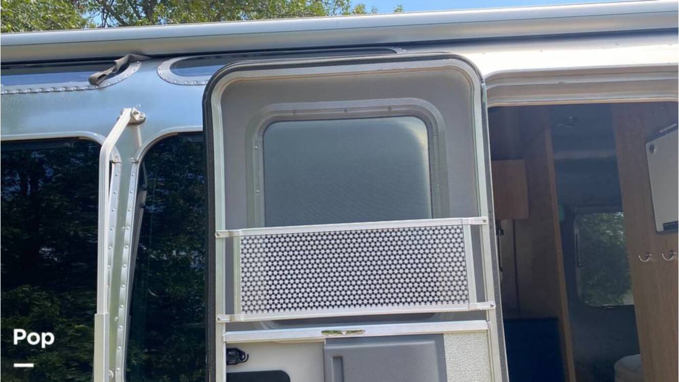 A photo of this 2019 Airstream Flying Cloud 30FB Bunk