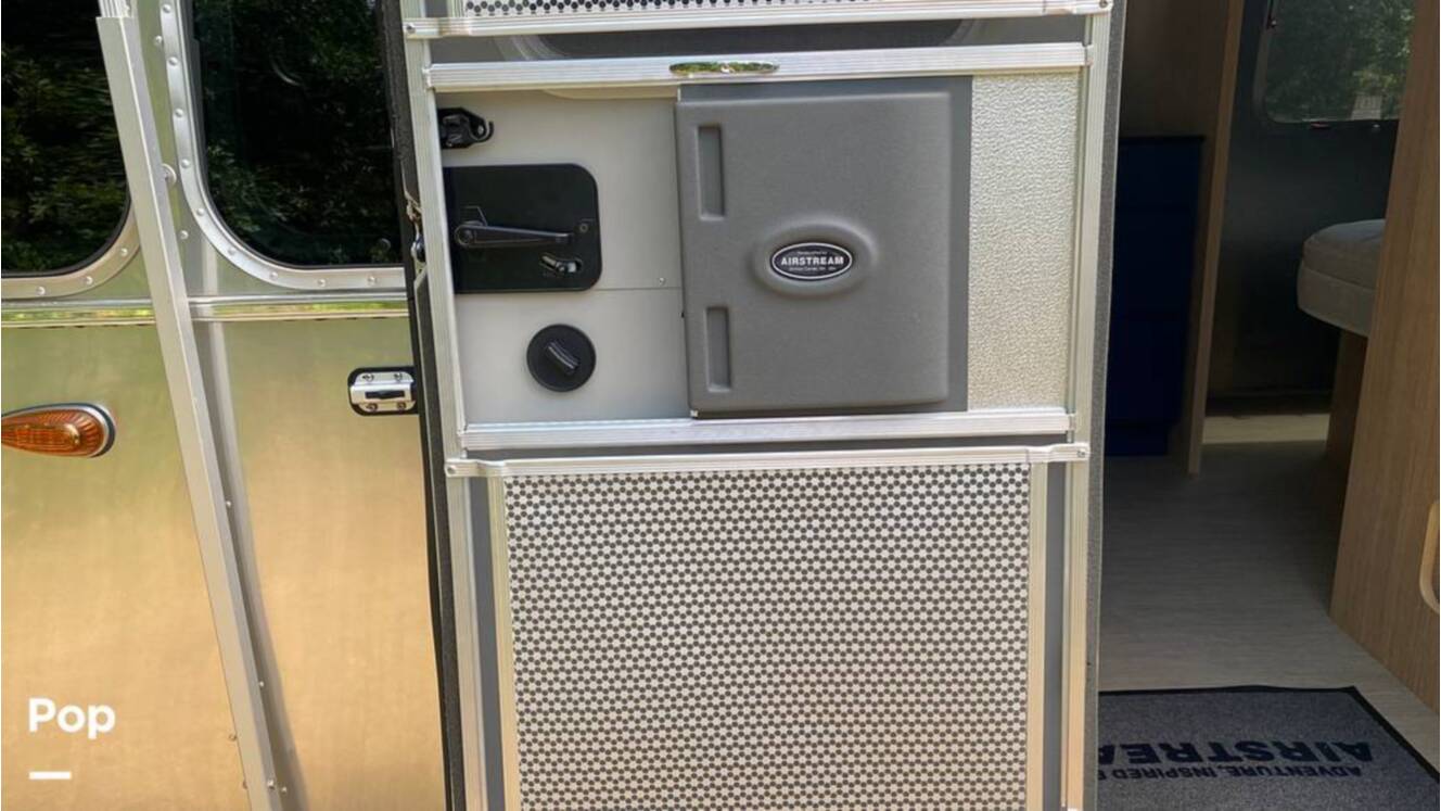 A photo of this 2019 Airstream Flying Cloud 30FB Bunk