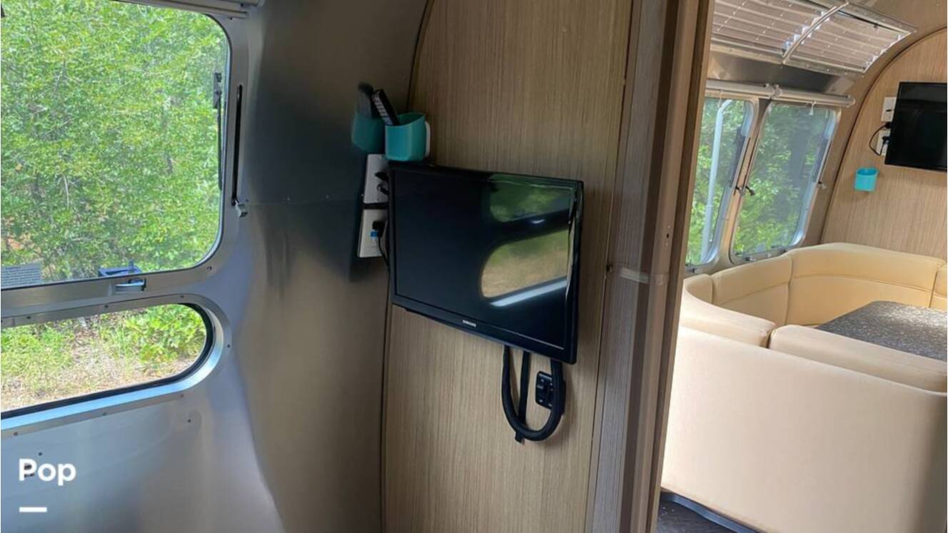 A photo of this 2019 Airstream Flying Cloud 30FB Bunk